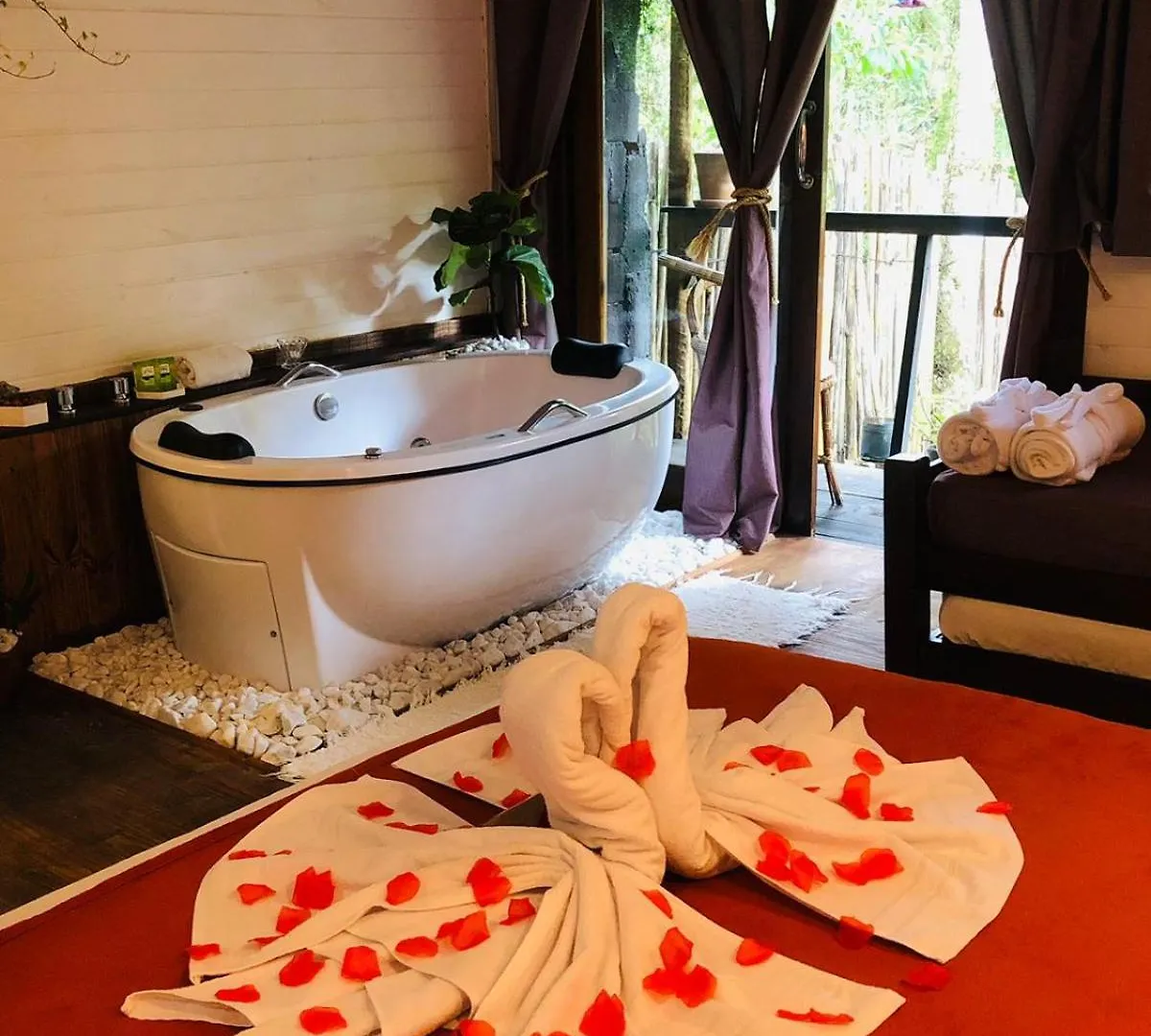 Petite House Com Hidromassagem Villa Campos do Jordao